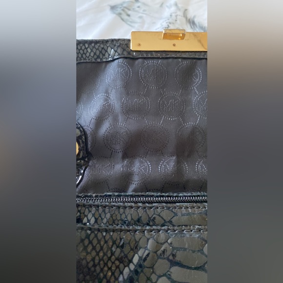 2 Michael Kors purses - Picture 3 of 3